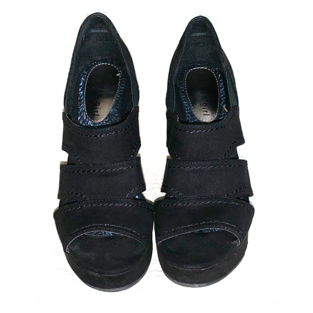 Madden Girl Black Wedges